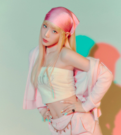 AboutMusicYT's tweet photo. Taeyeon reacts to a fan mentioning a rumor that she's dating TWICE's Nayeon:

"All of a sudden there's a dating rumor going around" https://t.co/9SJxiE2FJJ
