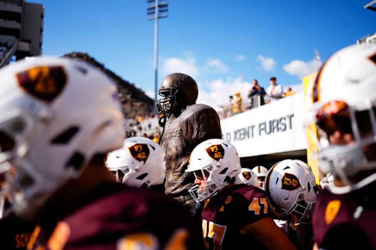 talby_smith's tweet photo. After an amazing camp at Arizona State, I am so blessed and grateful to announce I have received an offer from Arizona State University!

Massive thank you to the staff believing in my development. Go Forks 🔱!!

@coach_marini @WillBryceNFL @TyBarret @CoachTuitele @KennyDillingham @_CoachDonald 
@CoachTravisWard @CoachOmura @adamgorney @BrandonHuffman @Trent_Birch @aidanrod84