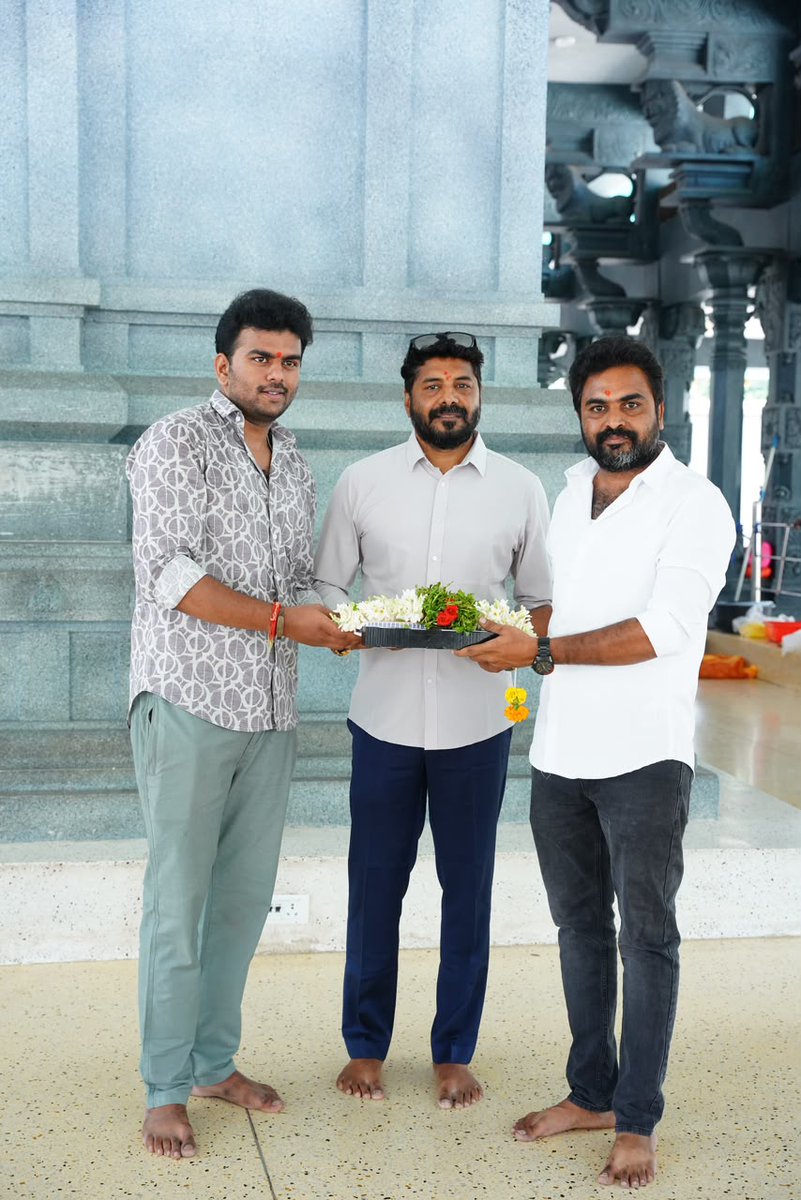 SureshPRO_'s tweet photo. The prestigious @NisaEnt & #SevenKreations Production No.3 begins with traditional Pooja Ceremony ✨❤��
Clap by Rajendra Nagar MLA @PrakashGoudMLA garu 🎬
🎥 Switch on by @anilandbhanu & #Romanchikam director, #VenuGopal
⭐ing #SaiSohan, @vismayasri https://t.co/JaPpoA55o0