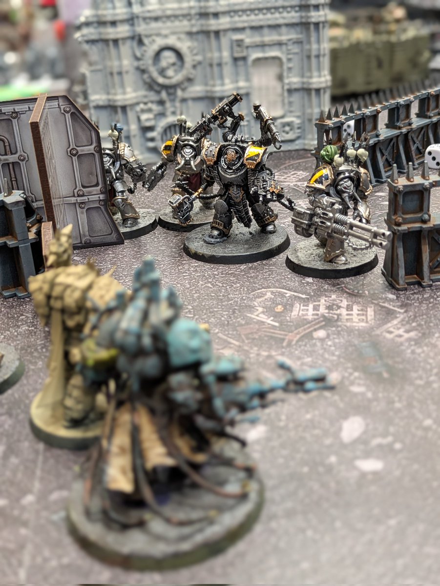 fushiminis's tweet photo. 残り少ない10版

ウォーロード同士の睨み合い

#Warhammer40K
#ウォーハンマー40K https://t.co/5ZMBoy8EPg