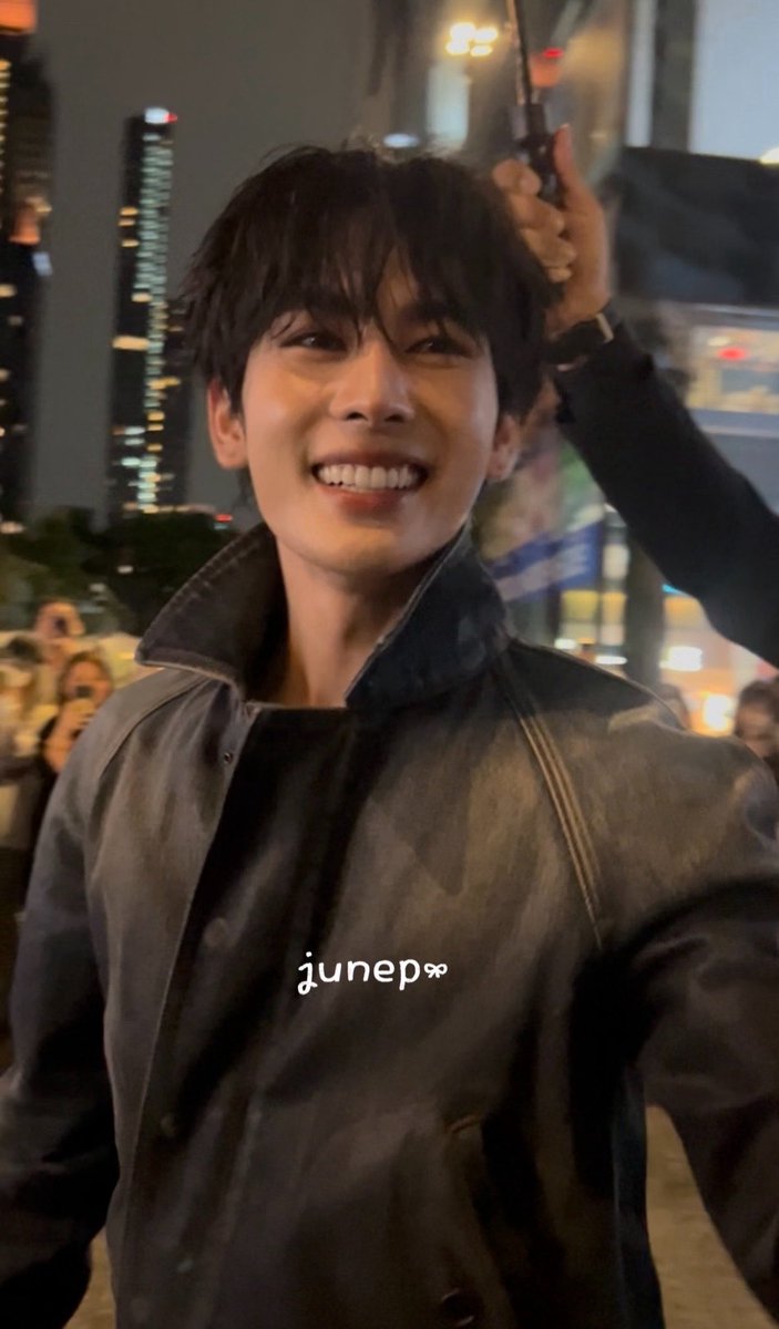 jjuneeep's tweet photo. ได้ยิ้มหวานจากน้องแซนต้า วันนี้พี่สาวหลับฝันดีละครับ

SANTA WITH BURBERRY SUMMER

#BurberryXSanta 
#Santapp @Ppsanta https://t.co/dWTiFHIe5L
