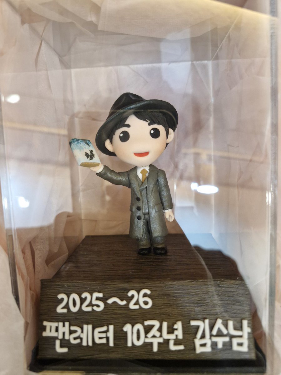 tenorbogus's tweet photo. 안녕하세요
뮤지컬 팬레터 김수남 역의 이승현 입니다

꽤 긴 기간 동안의
팬레터 십주년 시즌이 끝났습니다
항상 시작하면 끝이 다가옵니다
뮤지컬 팬레터가 영원히 사랑받기를 바랍니다

관객 여러분 감사합니다
항상 몸도 마음도 건강하시기를 바랍니다
안녕히 계세요~ 🫡🫡🫡 https://t.co/2tzeGDMiU7
