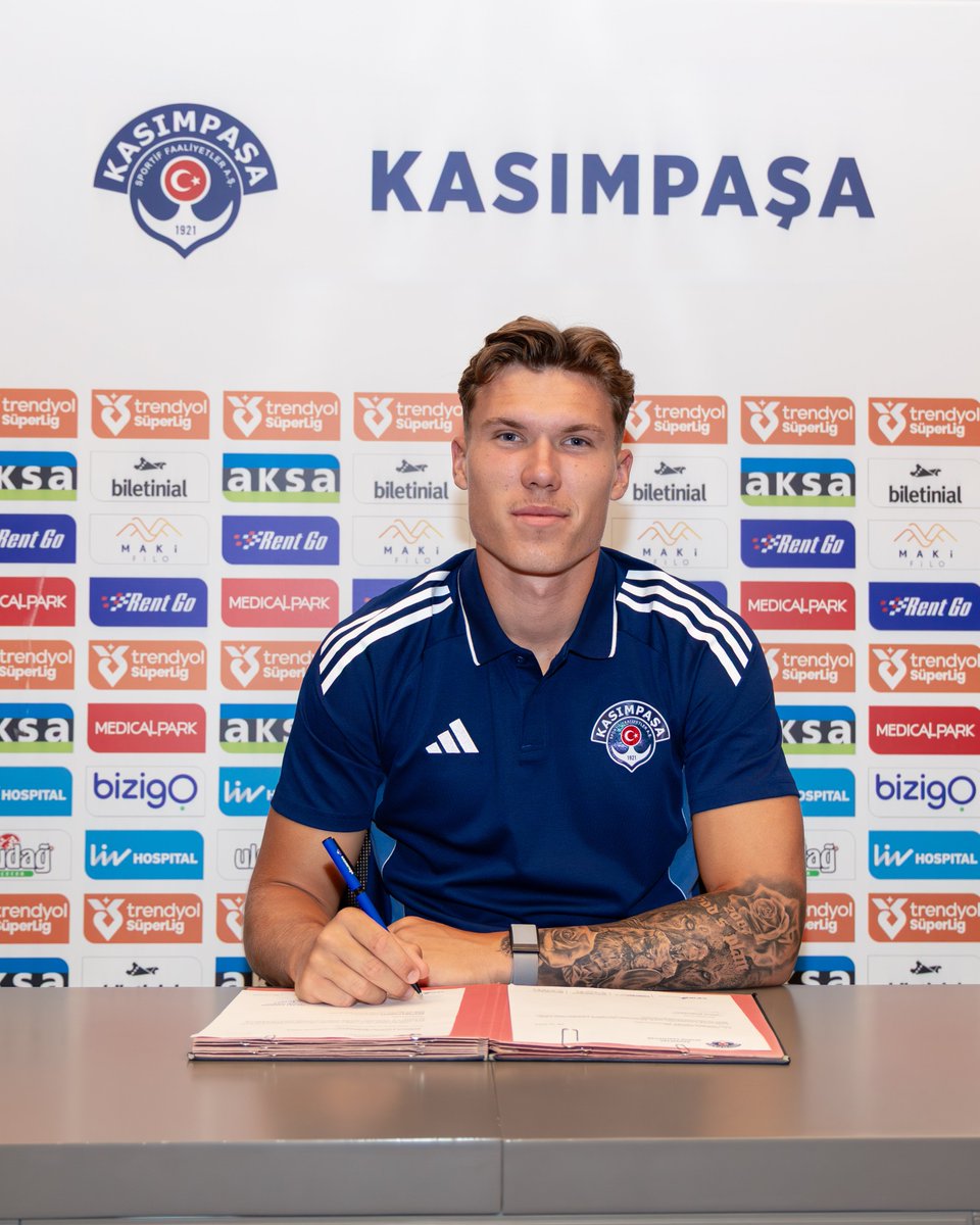 TransferMerkez's tweet photo. ✍️ Kasımpaşa, 19 yaşındaki santrfor Kenan Kurtovic ile 5 yıllık sözleşme imzaladığını açıkladı.

⚽️ 2007 doğumlu 1,87 boyundaki Sloven golcü, geçen sezon A takımda 18 maçta 5 gol atarken; U19 takımında 16 maçta 13 gole imza atmıştı! https://t.co/BXmuZiJgn9