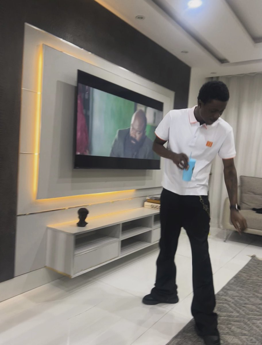 thonathetailor's tweet photo. Mortal kombat in my Liu kang🕷️ https://t.co/UEuiDY2ROr