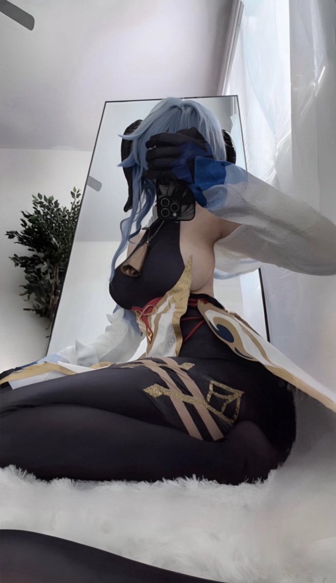 NnyxieYT's tweet photo. a little side booba to start the day https://t.co/tIfhzmtPjD