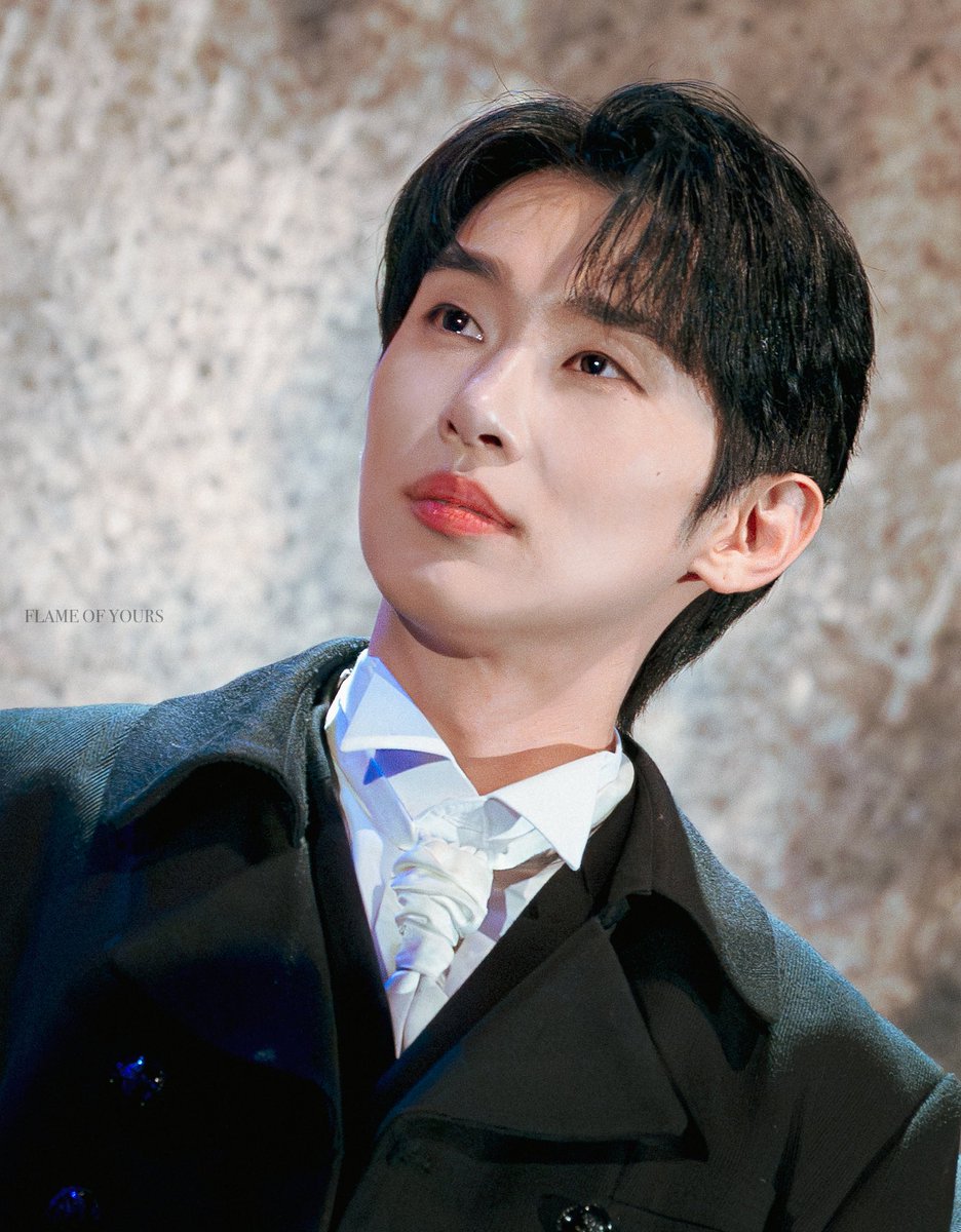 FLAME_OF_YOURS's tweet photo. 2026.06.11. 연극 『헤르츠클란』 
스핀오프 커튼콜 : 보름달 Ver.

싱클레어 | #정재환 https://t.co/bDEvP0UWGU