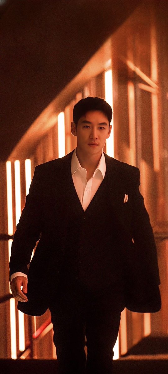 Major_Leoo's tweet photo. You can only pick one to save you.

Kim muyeol.            Or.      Kim doki https://t.co/Qd3zhbEicQ