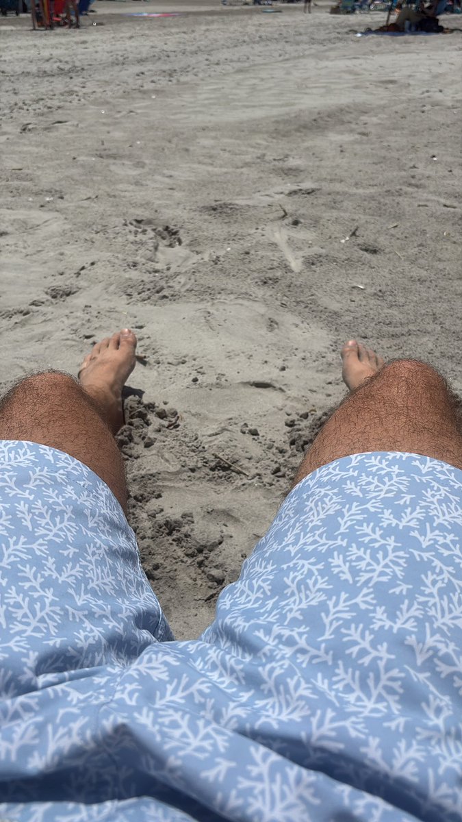 howyuhdern's tweet photo. Feet in the sand and the Knicks are a game away. #smilingthroughitall https://t.co/Vw8XSMAVlS