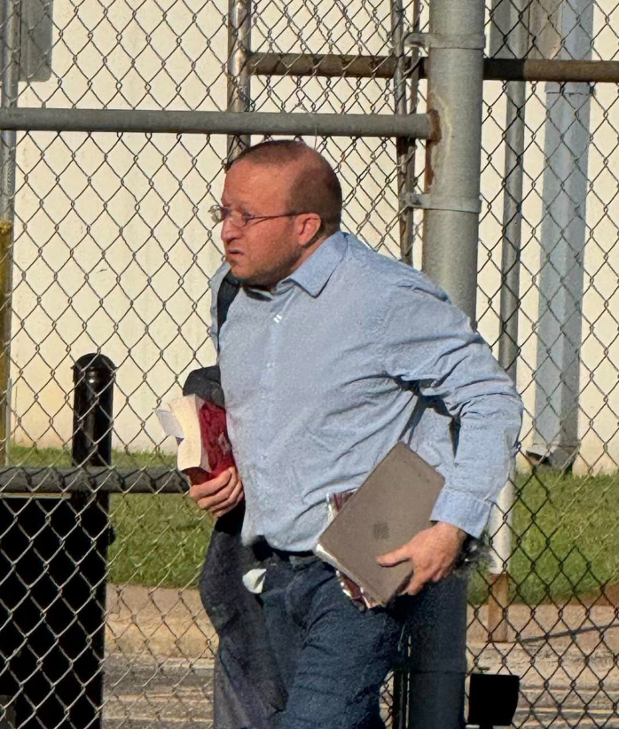 GOP__Ls's tweet photo. 🚨 Ken Paxton offered a child predator a one-day sentence.

After being released from jail, he fled the state of Texas. https://t.co/MGKWoe92q8