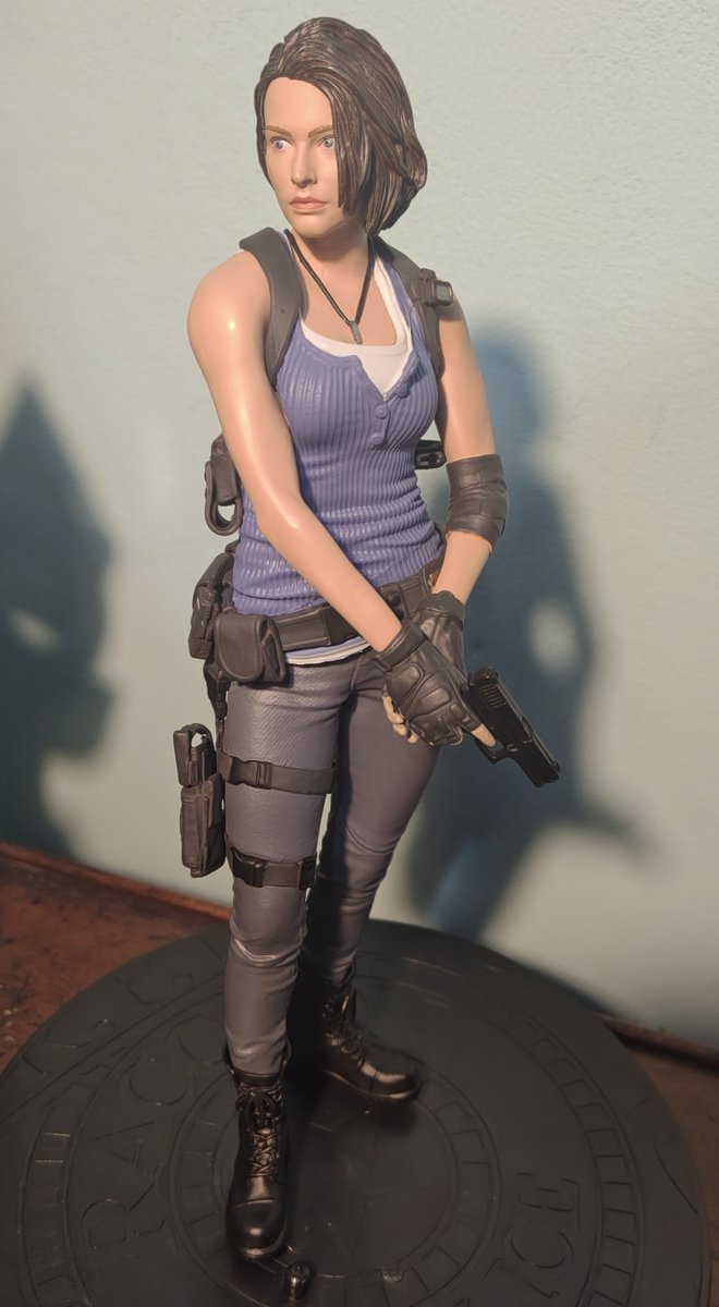 old_argos's tweet photo. Que felicidad 😍 llegó Jill del Resident Evil 3 Remake #residentevil3 #jillvalentine https://t.co/RxrQ17BFpP