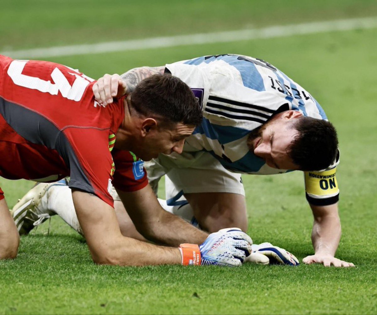 GoalVersee's tweet photo. 🎙️🚨 Emiliano Martínez: “We’re going to give everything we have to help Messi win the World Cup again.” 🇦🇷🏆 https://t.co/DIHFoOUvDQ