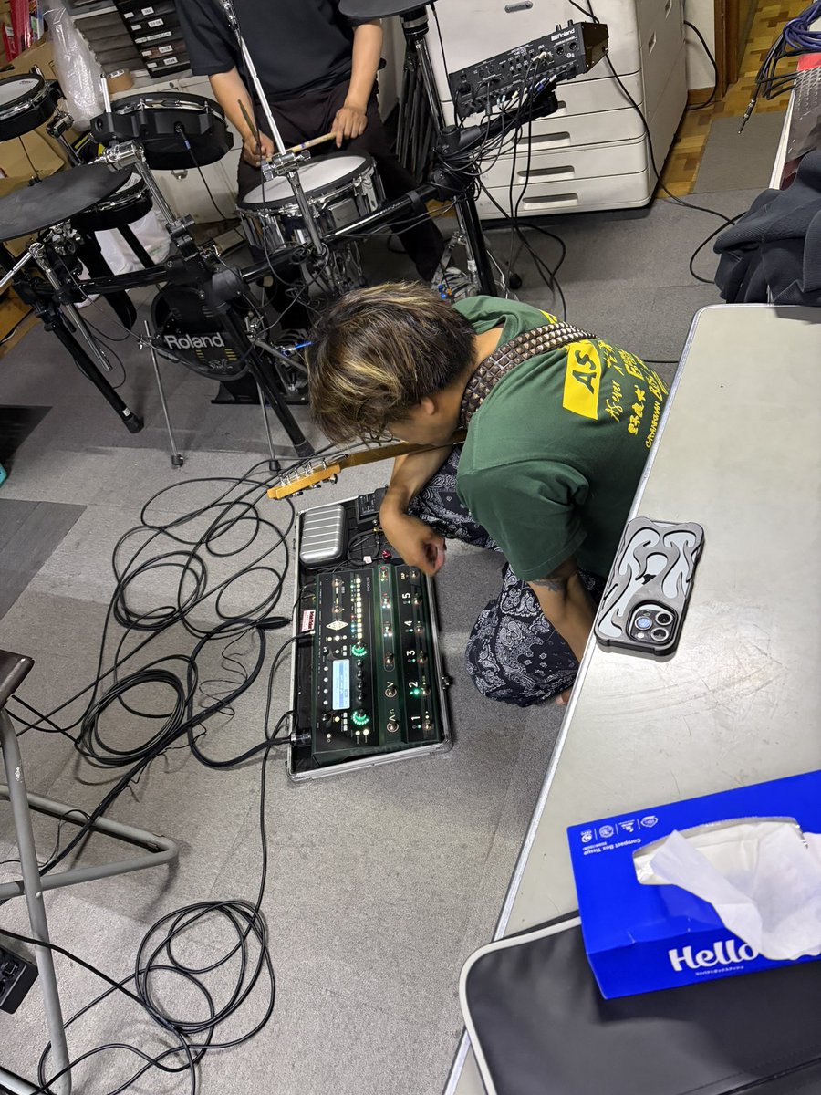 arrest_d's tweet photo. 先週木曜に釧路でRASWELリハやって函館でライブして今日釧路でRASWELリハ来て今週末は札幌でライブだってさ
仕事も忙しそうなのにすげえよこの北見の男😌
移動だけほんと気をつけてな https://t.co/WHiLPvle5K