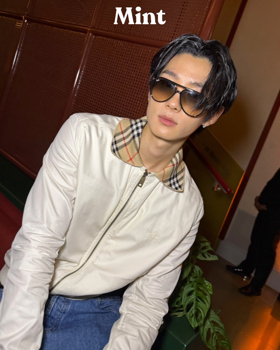 mintmag_th's tweet photo. มาเท่! #MintReports เสิร์ฟภาพ #NowImYoung หนุ่มแรปเปอร์จากเกาหลีใต้ บินลัดฟ้ามาร่วมฉลองเปิดตัว Burberry Summer at The Standard, Bangkok Mahanakhon ถ่ายทอดเสน่ห์ของฤดูร้อนใจกลางเมืองได้อย่างสมบูรณ์แบบ 💚

#Burberry
#BurberrySummerBKK
#MintMagTH https://t.co/ys64CPqxDC