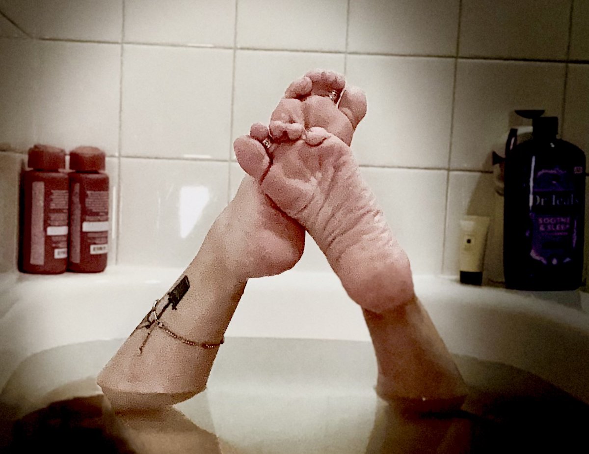 solegoddesskiyo's tweet photo. Bath time with these soft wrinkled soles 🩷 https://t.co/BDdlvyQR6I