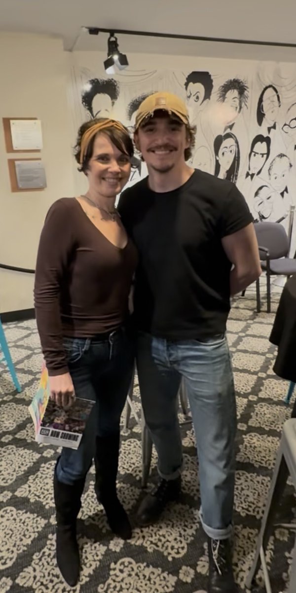relinquishedrse's tweet photo. Still can’t believe I met one of my absolute fave horror kings . Super sweet and even more handsome in person. NGL .. he looked into my eyes and I thought I was gonna faint 😂🖤 https://t.co/1SkgiHNkHU