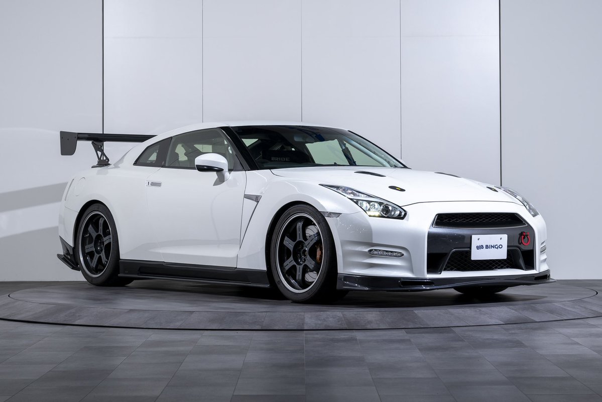 bingo_media_jp's tweet photo. 2013 Nissan GT-R Club Track Edition
.
6/21にシティサーキット東京ベイで開催されるオークションに出品されます🚗
.
・Pure editionと比べ70kg軽量化
・純正オプション6点式ロールケージ
・専用フルバケットシート
・各部モディファイ
・純正ウィング・第2触媒付属
・車検取得済
.
詳細はこちら
📎 https://t.co/DRBcGvwkcL
.
#BHAUCTION #BINGO #NISSAN #R35