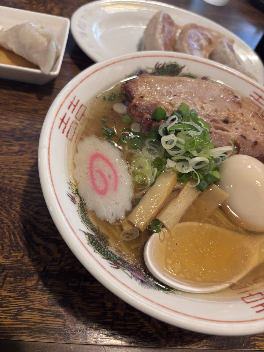 03Katame's tweet photo. 2026-039
麺や横丁　縁日さん

今日は寒川で納車があったので
こちらへ😆

納車の度にあざーす🤤

◇横丁ラーメン
◇餃子

こちらのチャーシュー？角煮？
トロトロ　分厚い　最高チャーシュー🥩
餃子も大きく　超ジューシー🥟🥟🥟🥟
接客も💯
ご馳走でした🙏 https://t.co/2gZtbbmlYP
