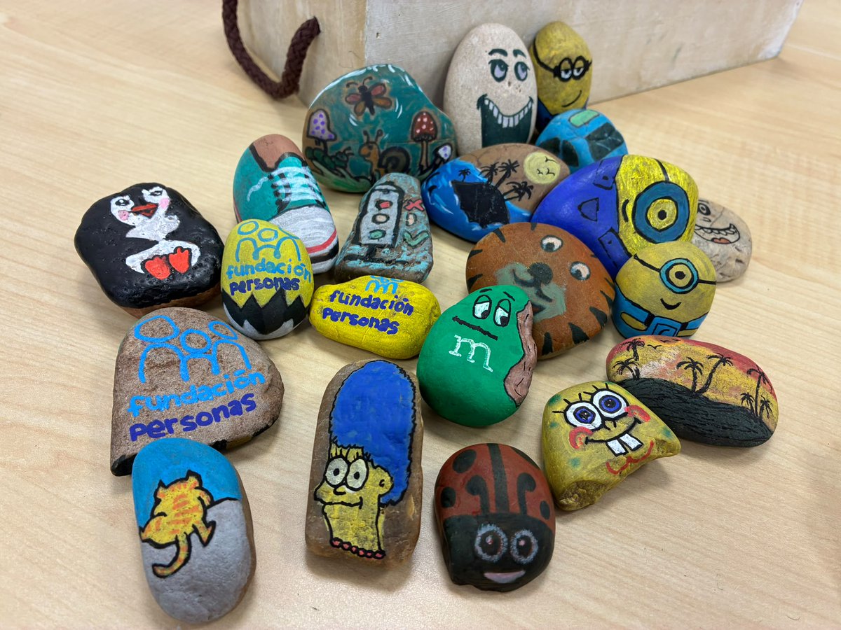 Asprosub's tweet photo. 🪨🎨 ¡Busca nuestras piedras pintadas a mano por Zamora!

Si encuentras una, tráela a nuestra sede de Obispo Nieto 📍[Calle Obispo Nieto) y recibirás una bolsa con sorpresas: un tres en raya, un llavero y una cajita de madera con tu piedra. 🎁✨

¿Te animas a participar? 👀 https://t.co/wFV7rTQulX