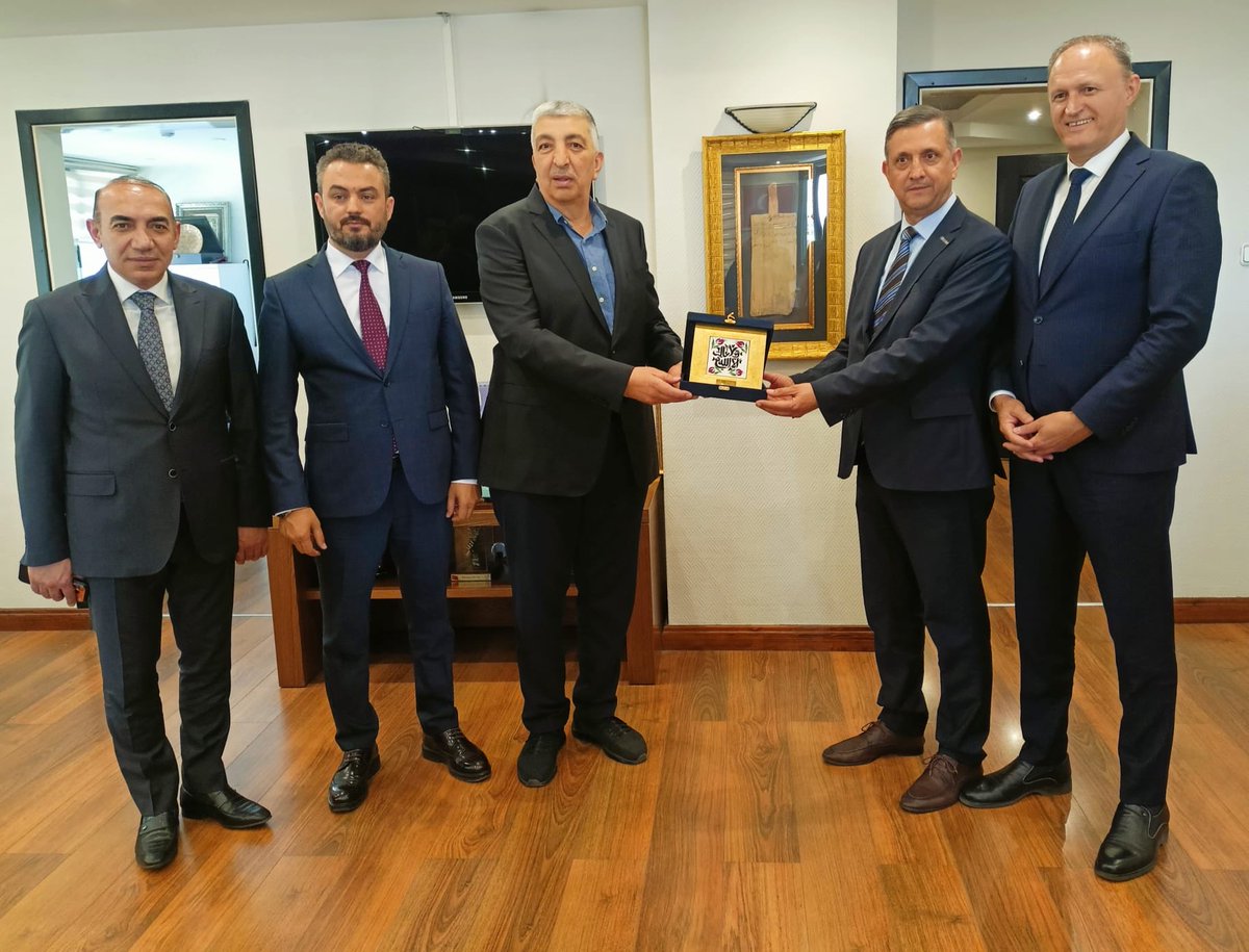 HuseyinCevik42's tweet photo. Dış Ekonomik İlişkiler Kurulu (DEİK) Türkiye-Kazakistan İş Konseyi Başkanı Selçuk Yüce ve beraberindeki heyeti Borsamızda ağırladık. Kazakistan ile ticari ve ekonomik iş birliğini geliştirmeye yönelik istişarede bulunduk. Nazik ziyaretleri için  teşekkür ederim. https://t.co/eAK58pSey6