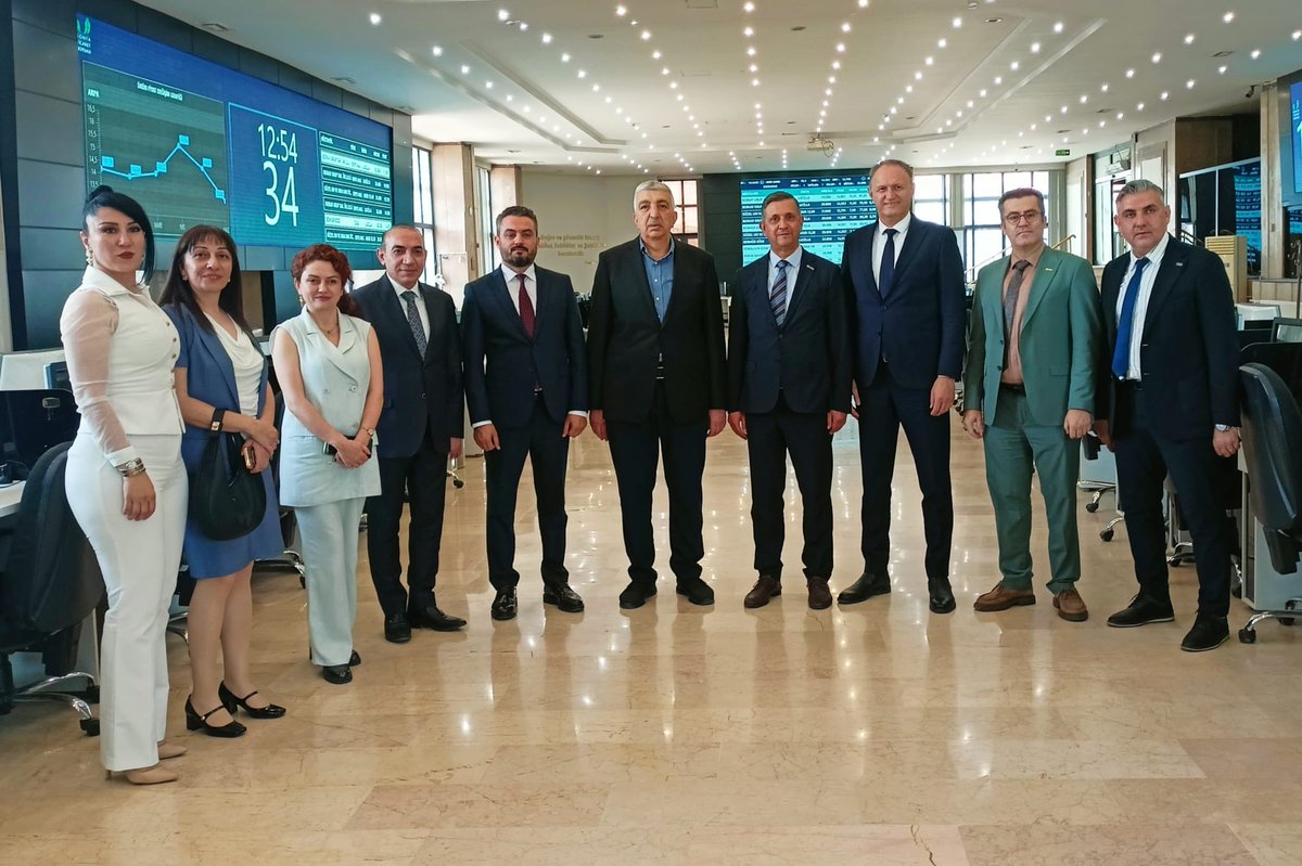 HuseyinCevik42's tweet photo. Dış Ekonomik İlişkiler Kurulu (DEİK) Türkiye-Kazakistan İş Konseyi Başkanı Selçuk Yüce ve beraberindeki heyeti Borsamızda ağırladık. Kazakistan ile ticari ve ekonomik iş birliğini geliştirmeye yönelik istişarede bulunduk. Nazik ziyaretleri için  teşekkür ederim. https://t.co/eAK58pSey6