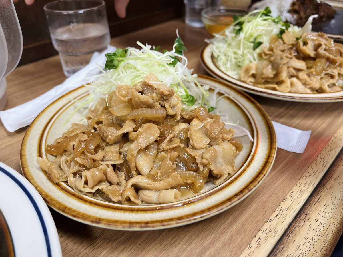 chimaki18's tweet photo. 洋食屋さんの350円の小皿生姜焼きとか、油そばにケイジャンスパイスをかけたやつとか、TOHOシネマズのトリュフポテトを1人で一個食べたりとか、ハロハロのゴールデンキウイ味がべらぼーにおいしい記憶たち、𝑩𝑰𝑮 𝑳𝑶𝑽𝑬______ https://t.co/2ECW63lONo