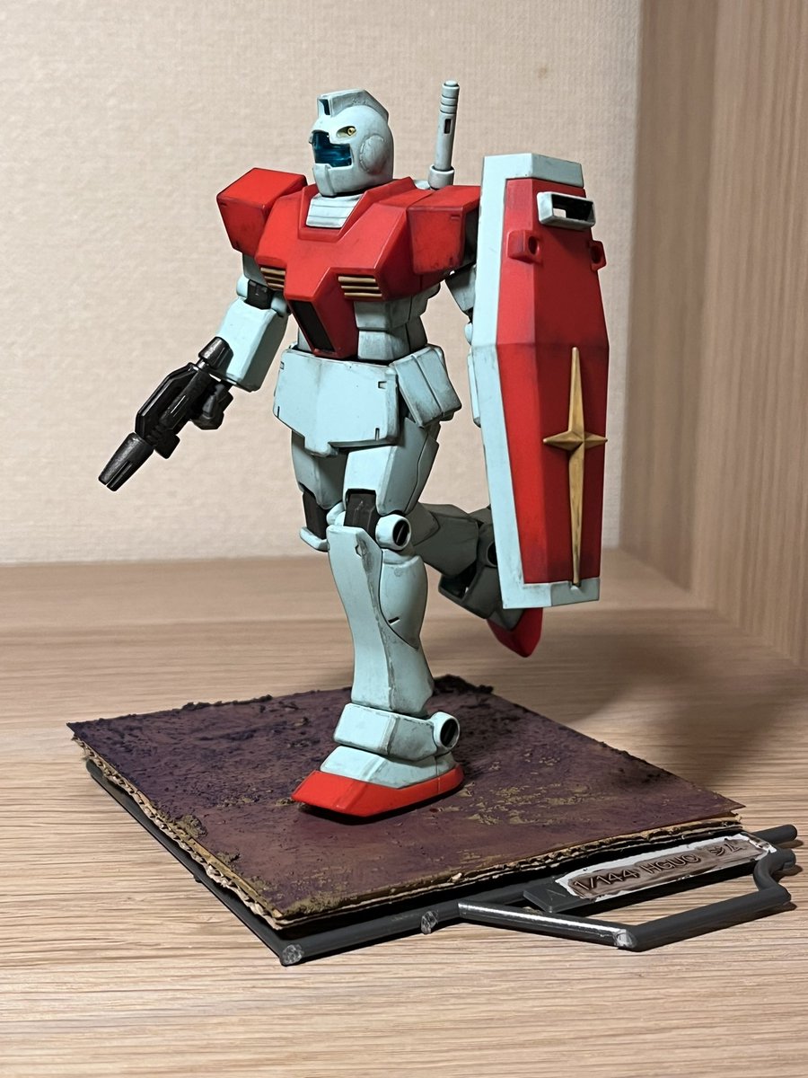Kuriguri36's tweet photo. hgucジム完成
初登場時？ジャブローを走ってる時のジムを意識しました。粗雑だけど地面もついでに。この子、体幹強い #ガンプラ https://t.co/WnhR43cdSk