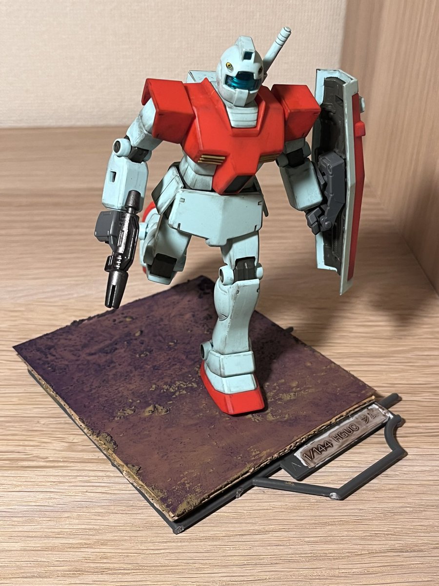 Kuriguri36's tweet photo. hgucジム完成
初登場時？ジャブローを走ってる時のジムを意識しました。粗雑だけど地面もついでに。この子、体幹強い #ガンプラ https://t.co/WnhR43cdSk