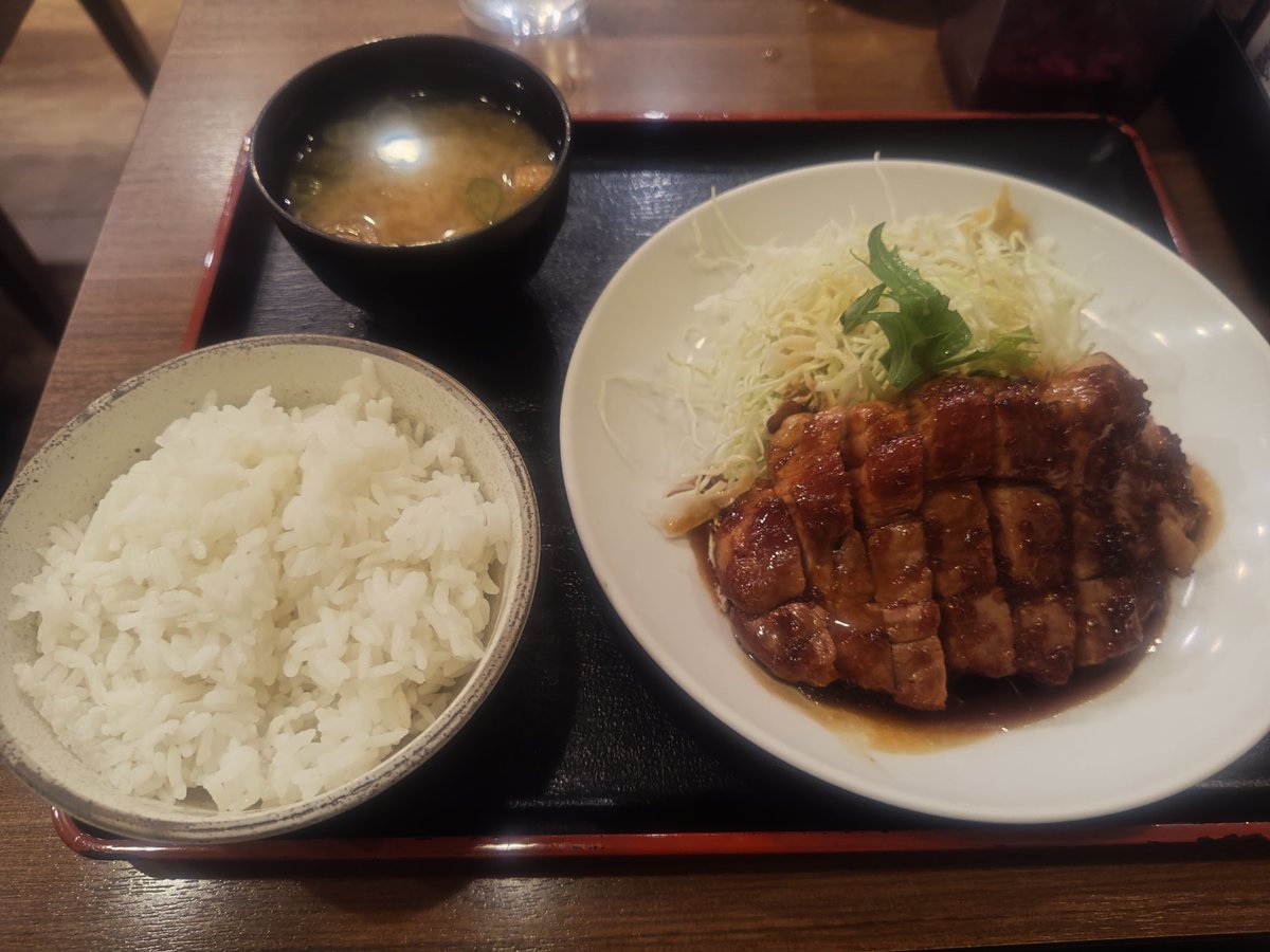 Fumin_Taro's tweet photo. 久しぶりのトンテキ定食😋
おかわり、大盛り無料のところ、普通盛り、お代わりしなかった自分を褒めておこう笑 https://t.co/oVAMQGOSI8