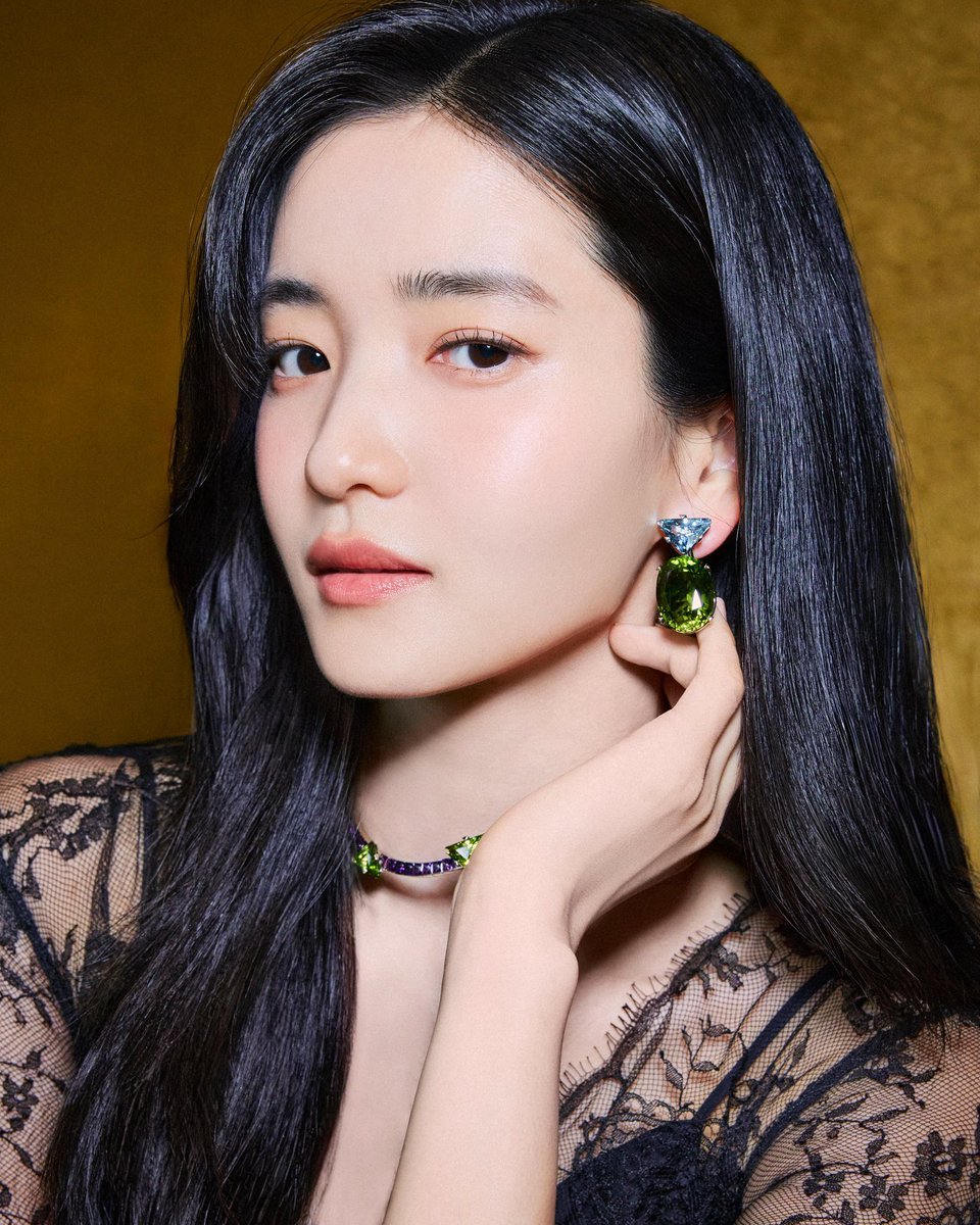 ncmflk's tweet photo. yeah prada i pretty much get you https://t.co/xt5WyGVFqo