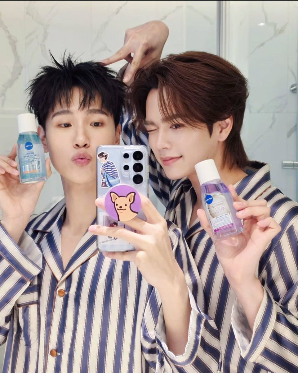 markjirtn's tweet photo. 𝐏’𝐉𝐮 𝐚𝐧𝐝 𝐈 𝐜𝐚𝐧’𝐭 𝐰𝐚𝐢𝐭 𝐭𝐨 𝐬𝐞𝐞 𝐞𝐯𝐞𝐫𝐲𝐨𝐧𝐞 𝐭𝐡𝐞𝐫𝐞 ☀️🌙
𝐃𝐨𝐧’𝐭 𝐟𝐨𝐫𝐠𝐞𝐭 𝐭𝐨 𝐠𝐫𝐚𝐛 𝐲𝐨𝐮𝐫 𝐍𝐈𝐕𝐄𝐀 𝐒𝐞𝐫𝐮𝐦 𝐈𝐧𝐟𝐮𝐬𝐞𝐝 𝐌𝐢𝐜𝐞𝐥𝐥𝐚𝐫 𝐟𝐨𝐫 𝐠𝐥𝐨𝐰𝐢𝐧𝐠 𝐬𝐤𝐢𝐧 𝐚𝐧𝐝 𝐩𝐨𝐰𝐞𝐫𝐟𝐮𝐥 𝐜𝐥𝐞𝐚𝐧𝐬𝐢𝐧𝐠 https://t.co/fHDqJ51DlQ