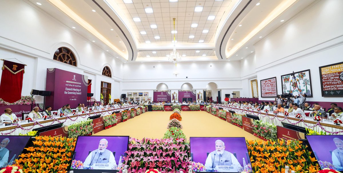 DrMohanYadav51's tweet photo. आदरणीय प्रधानमंत्री श्री @narendramodi जी की अध्यक्षता में आज नई दिल्ली में आयोजित नीति आयोग की 11वीं गवर्निंग काउंसिल बैठक में सहभागिता की।

'विकसित भारत @ 2047' के संकल्प को साकार करने के लिए केंद्र और राज्यों की साझी भागीदारी, समन्वित प्रयासों तथा विकास के विभिन्न आयामों पर व्यापक और सार्थक चर्चा हुई।

मध्यप्रदेश भी विकसित भारत के निर्माण में अपनी सक्रिय भूमिका निभाते हुए सुशासन, समावेशी विकास, नवाचार और जनकल्याण के संकल्प के साथ निरंतर आगे बढ़ रहा है।