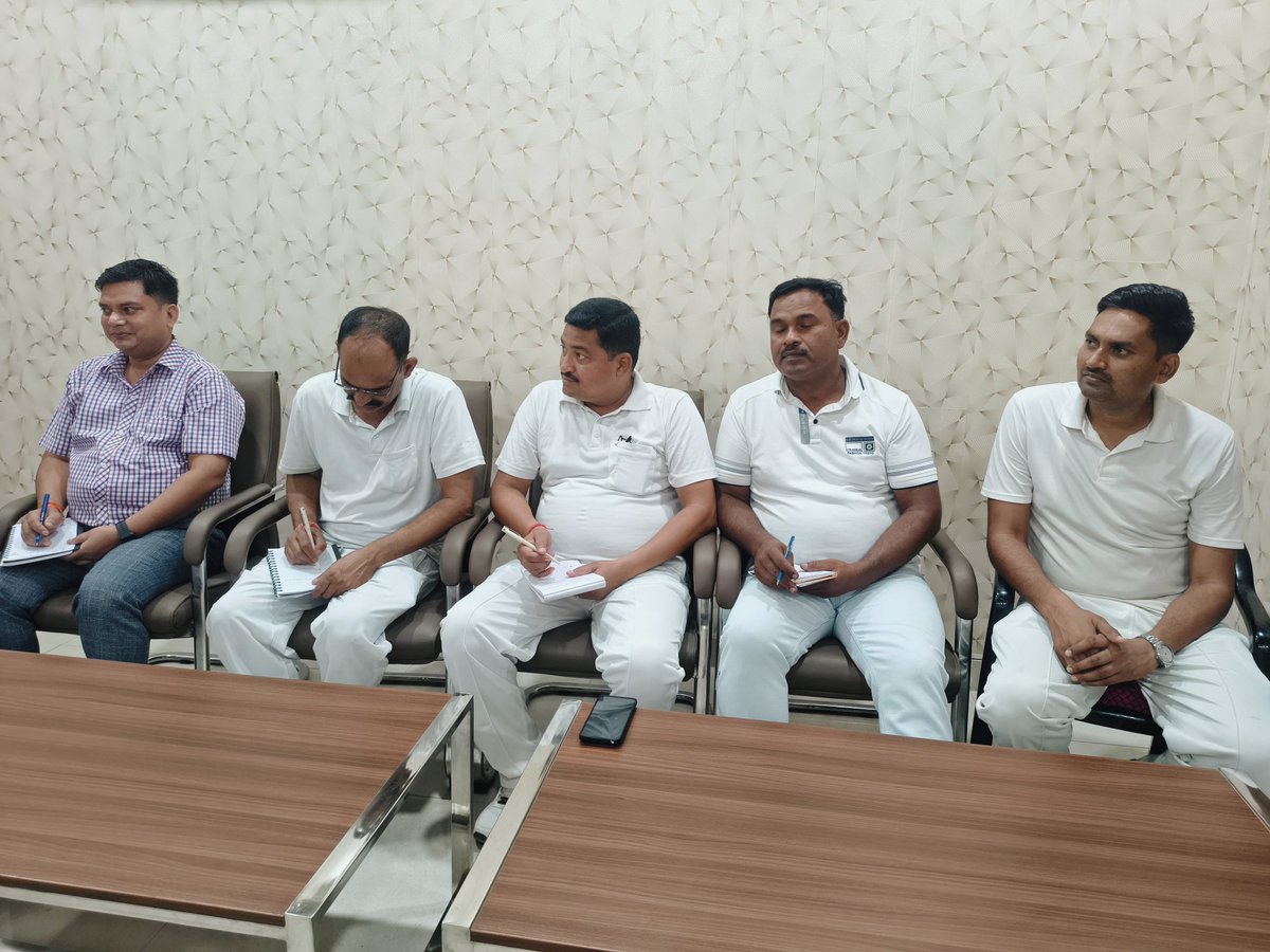 CoTwentyfivebn's tweet photo. वाहिनी में खेल संसाधनों के नवीनीकरण, उपयोगिता के हिसाब से उनका रखरखाव तथा जवानों को खेल प्रतियोगिताओं में प्रतिभाग के दौरान उनके प्रदर्शन को बेहतर करने के उद्देश्य से संबंधित व खेल समिति से सदस्यों के साथ बैठक हुई।
@Dgpacup @igpacclkw https://t.co/ATlRhGoKzt