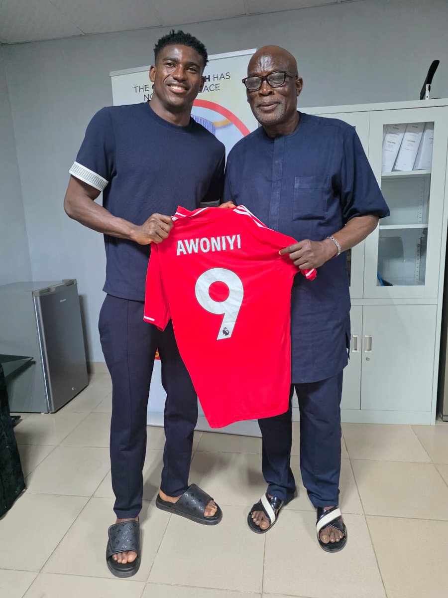 kwaragis1's tweet photo. A proud moment for KWGIS
Super Eagles and Nottingham Forest striker, Taiwo Awoniyi, paid a courtesy visit to the Executive Chairman, ESV Sulyman Babatunde Abdulkareem.
We commend him for making Kwara &amp; Nigeria proud on global stage &amp; wish him continued success on &amp; off the pitch. https://t.co/bW43gOVkom