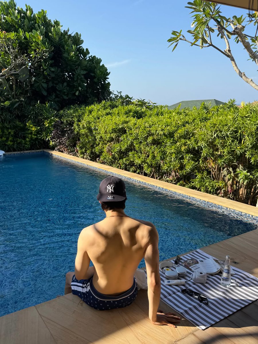 Sai_L07's tweet photo. Jihyun be taking good pictures of her man &amp; this is Wonkyu from her pov👀. Oh I get it girl lol. Wonkyu's shoulders just the right size for Jihyun to lean on 🐰😚
#TransitLove4 #Exchange4 https://t.co/koP8EbREAd