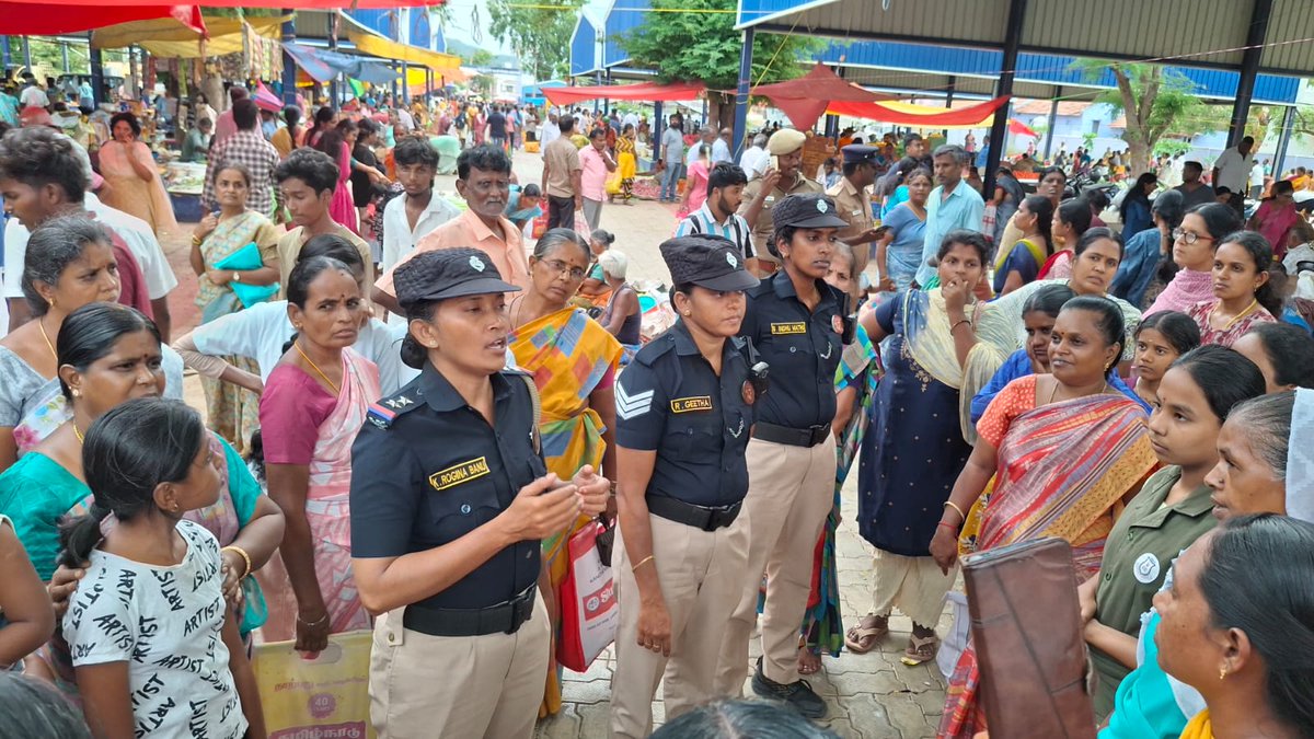Cbe_Dist_Police's tweet photo. “பெண்களின் பாதுகாப்பு – காவல்துறையின் முதன்மை பொறுப்பு” 
#singappenForce #SafeTamilNadu #TamilNaduPolice #WomenEmpowerment #PublicSafety #CrimePrevention #PoliceForPeople #PolicePresence #kovai #covai 
@tnpoliceoffl 
@CMOTamilnadu 
@tnschoolsedu 
#coimbatore #womensafety https://t.co/UdFmezBOYZ