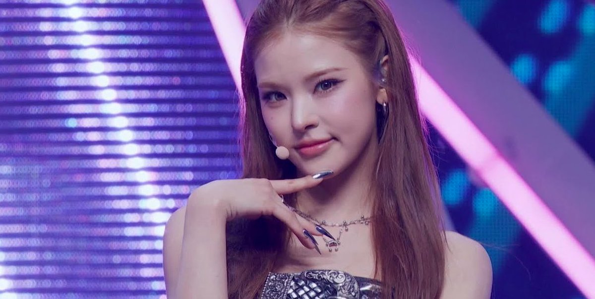 AboutMusicYT's tweet photo. Girl groups dominate the Mcountdown lineup today, including: LE SSERAFIM, ILLIT, KATSEYE, BABYMONSTER, FIFTY FIFTY, TripleS, izna, MEOVV and Heart of Woman. https://t.co/yoaePo2ivT