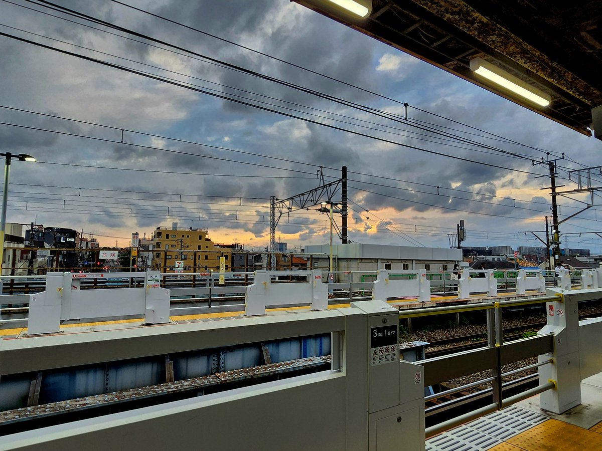 SAKATANI18's tweet photo. 夕方の尻手駅
空が広いからこそ美しい https://t.co/VyLX0u8UWY