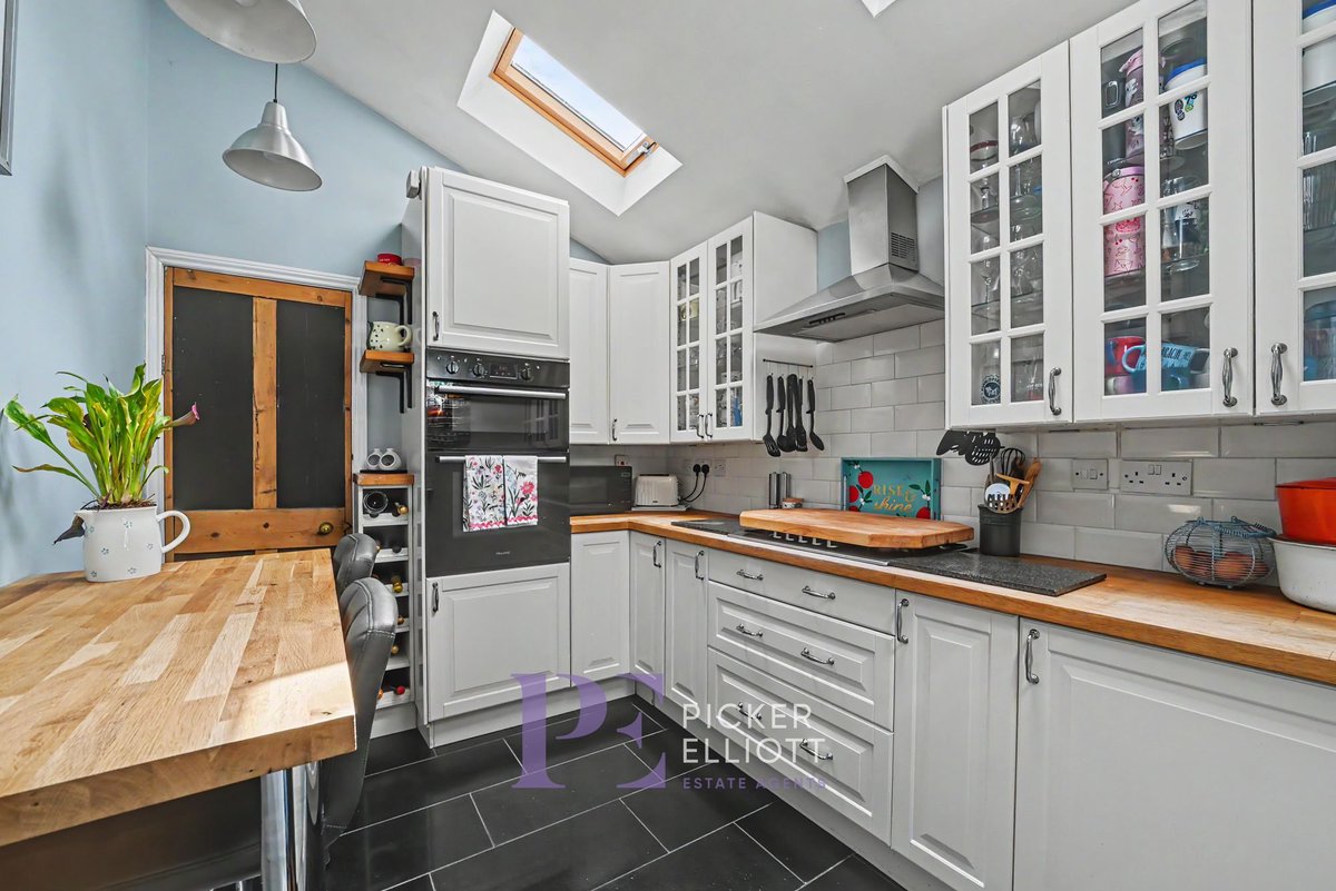 homeuk's tweet photo. A Victorian terrace in Hinckley that got the renovation right. Cast-iron fireplace under a pine surround in the lounge, a skylit kitchen with a breakfast bar, and a blue galley with copper pans hanging in a row. French doors open the back reception straight onto the garden.

Four bedrooms including attic rooms under Velux windows, two bathrooms, and direct access into Queens Park from the garden. Town, schools and Hinckley station are all within walking distance. £260K with no onward chain.

https://t.co/Cr7B3sGxx2 ❤️

For sale with @pickerelliott on Home