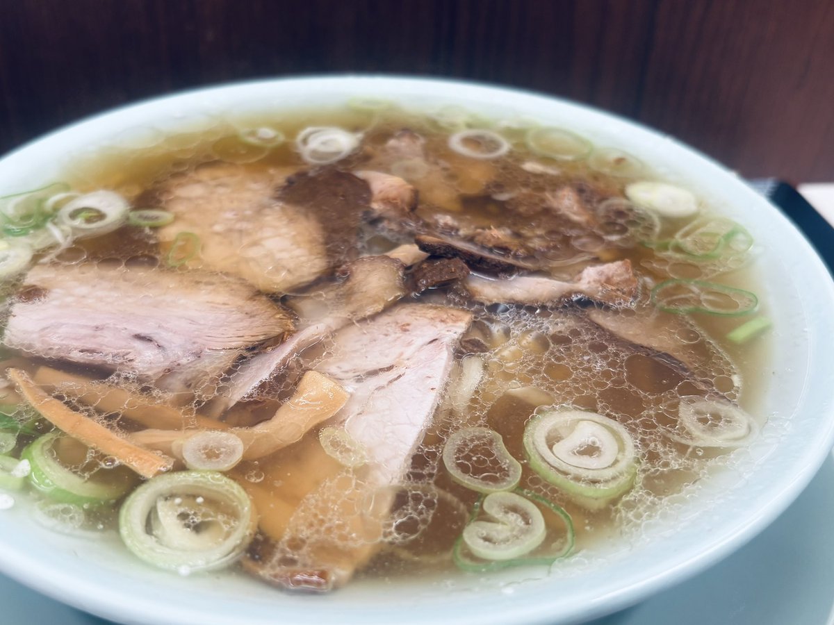 hello_ayn's tweet photo. 今日、五反田にオープンしたラーメン屋。小峰さんに連れてってもらった🍜美味しかった！ https://t.co/sOLpXizhjW
