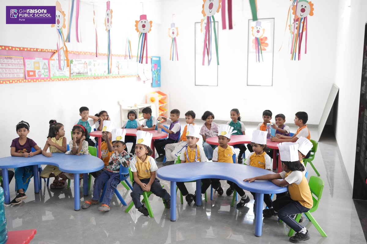 ghrpublicschool's tweet photo. Learning never tasted so refreshing! 🍋✨ Students turned simple ingredients into delicious lemonade while building hands-on skills and having fun.
#LemonadeMakingActivity #GHRaisoniPublicSchoolPune #LearningWithFun https://t.co/DJXDGff8wv