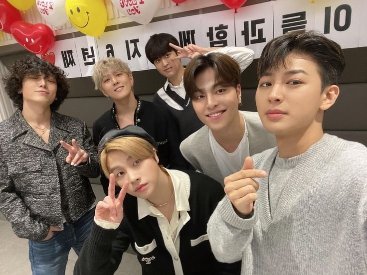 jncwolf's tweet photo. #my ot6 jinja come back to me or else https://t.co/W1aUNedemZ
