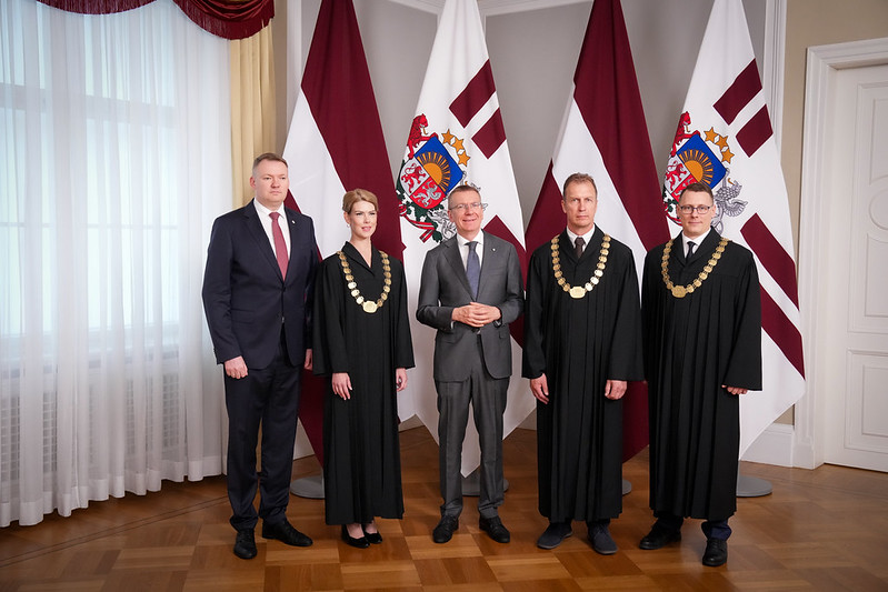 tiesuadm's tweet photo. Rīgas tiesu namos darbu sāks trīs jauni tiesneši. Vairāk lasi:
https://t.co/rXxJiKJow3 https://t.co/AYzLKVNF7K