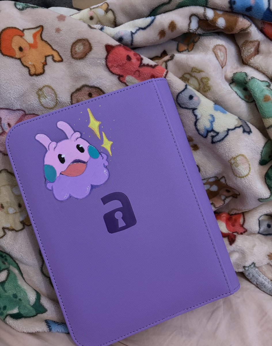 DyingStarArch's tweet photo. Seen people draw on their binder and I wanted go try as well. It was hard, but for a first try I think it came out oki 😊❤️

#pokemon #pokemonart #goomy #vaultx https://t.co/D3gCz8s9eF