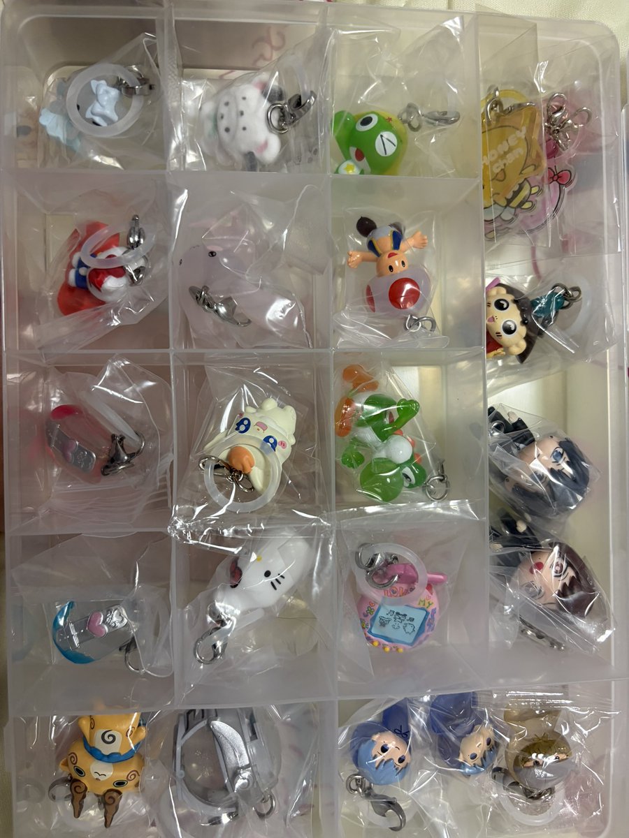 utaneko_09's tweet photo. フリーレン、HUNTER×HUNTER、呪術廻戦、銀魂、コナン、サンリオ、たまごっち、ぱんどろぼう、めじるしアクセサリー交換
譲 　画像1〜4

求ラテクマシナモロール 、5周年五条のみ、虎杖、七海、日番谷、シュタルクなどその他も検討
お返事待ちあり
纏めて優先
1枚目定価＋送料可能振り込みのみ
郵送のみ https://t.co/0W0potblku