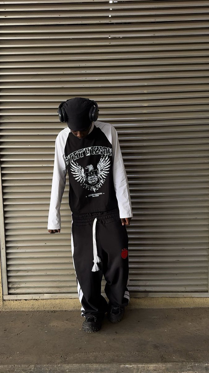 CGL___4's tweet photo. I’m fr about to have the best drop of June https://t.co/p9cDwfY46U