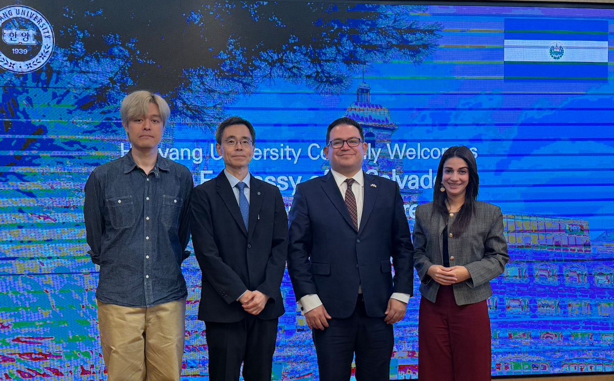 FedeGuerreroSV's tweet photo. Sostuvimos una reunión con el Vicepresidente de Cooperación Internacional de la Universidad Hanyang para explorar oportunidades de colaboración académica entre El Salvador y la República de Corea.

Acordamos avanzar en acuerdos de cooperación que abrirán intercambios, becas y programas de formación para jóvenes salvadoreños en áreas estratégicas: innovación, logística, economía e inteligencia artificial, con capacitación impartida por especialistas coreanos.

Más oportunidades para nuestros jóvenes. Ese es el objetivo. 🇸🇻🤝🇰🇷