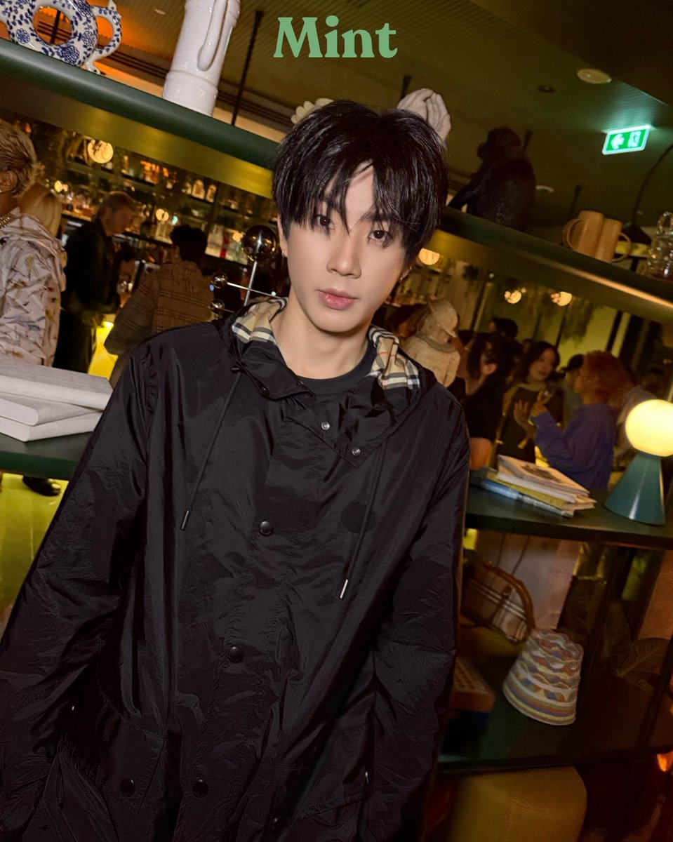 mintmag_th's tweet photo. ป่าปี๊! #MintReports อยู่กับ ‘ออฟ จุมพล’ ร่วมงานใหญ่  Burberry Summer at The Standard, Bangkok Mahanakhon  กับการเทคโอเวอร์ครั้งล่าสุดของ Burberry โดยเปลี่ยนโรงแรม The Standard, Bangkok รังสรรค์พื้นที่ House Check อันเป็นเอกลักษณ์ใหม่ด้วยโทนสีเหลืองเฉพาะตัว💚

OFF X BURBERRY SUMMER
#BurberryXOff
#Burberry #OffJumpol 
#BurberrySummerBKK
#MintMagTH