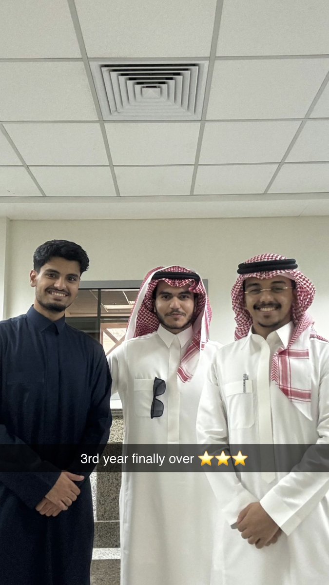 engos3366's tweet photo. وداعية ثالث سنه  👋🏼 https://t.co/Dmas4IsgSp