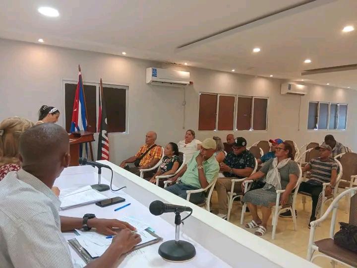 Universidad_UDG's tweet photo. Desde GECOG, junto a directivos y recién egresados, impulsamos el ingreso al programa de formación de la Facultad para la superación de cuadros y trabajadores del sector.
#FCES #UniversidadDGranma #100AñosConFidel https://t.co/fHZlDahrEu