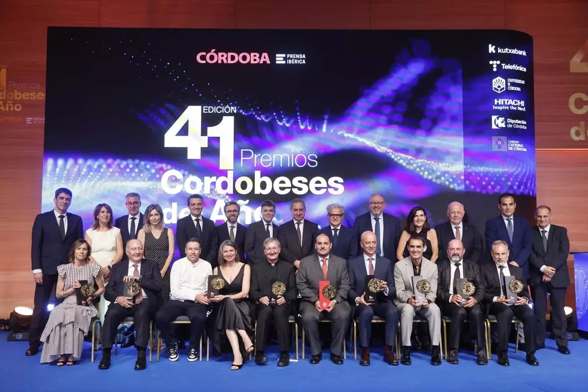 IMIBIC's tweet photo. 🏆 Enhorabuena al @HUReinaSofia por el premio “Cordobeses del Año” de @cordoba en la categoría de Valores Sociales, un reconocimiento muy especial en el año en que el hospital celebra su 50 aniversario.

Ayer tuvimos la oportunidad de acompañarles en este reconocimiento, que pone en valor cinco décadas de compromiso, dedicación y servicio a la sociedad.

❤️Desde el IMIBIC nos sentimos muy orgullosos de formar parte del entorno científico del Hospital Universitario Reina Sofía y de compartir con sus profesionales el compromiso de avanzar en la mejora de la salud de las personas.

Nuestra enhorabuena también al resto de personas y entidades galardonadas 👏